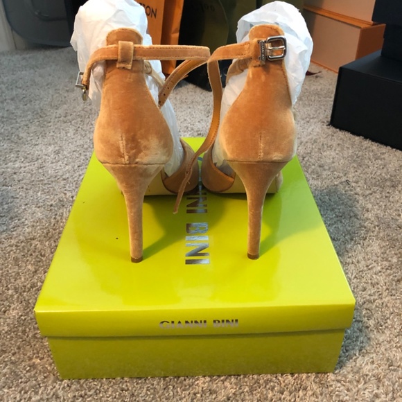 Gianni Bini Heels - Picture 2 of 3